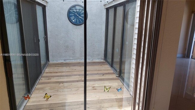 Building Photo - 2675 Parkview Dr S