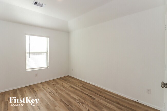 Building Photo - 7727 Jasmine Chase Dr