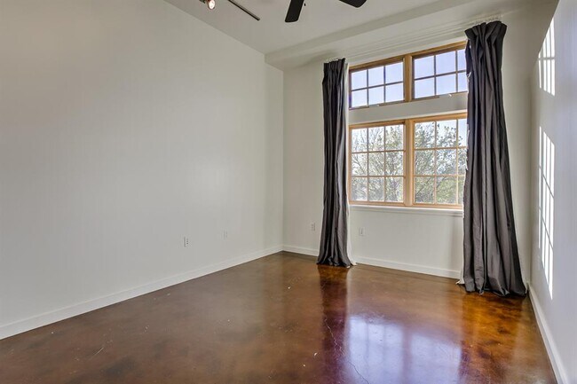 Building Photo - 2235 E 6th St