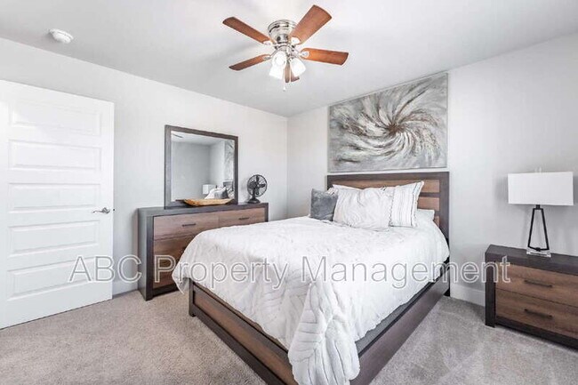 Building Photo - 5217 S 65th Pl
