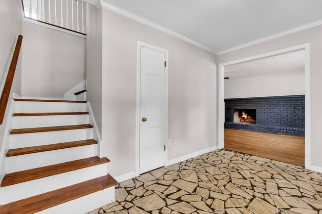 Building Photo - Newly Renovated 4-Bedroom Home in Germanto...