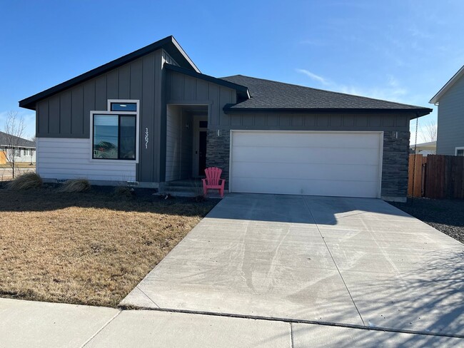 Primary Photo - Single level 4 bed 2 bath home in Caldwell ID