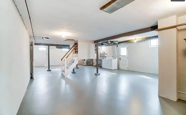 Building Photo - 348 Don Ln