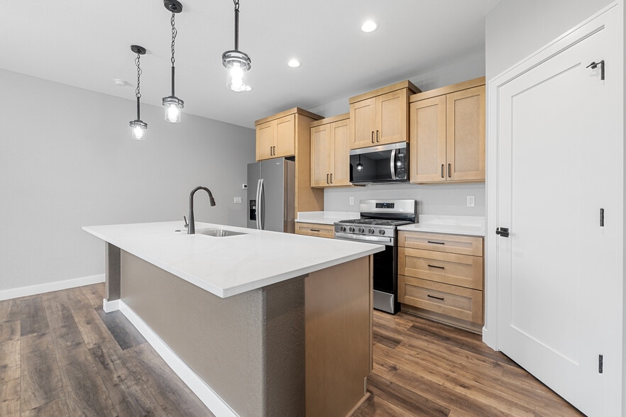 Building Photo - 1844 Woodland Way