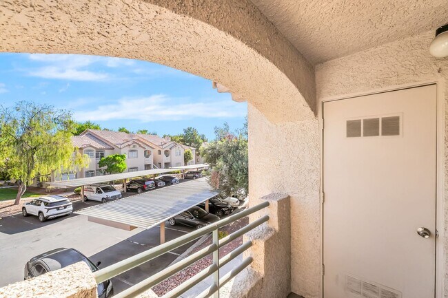 Building Photo - Stylishly Renovated Condo with Modern Finishes in a Gated Community!