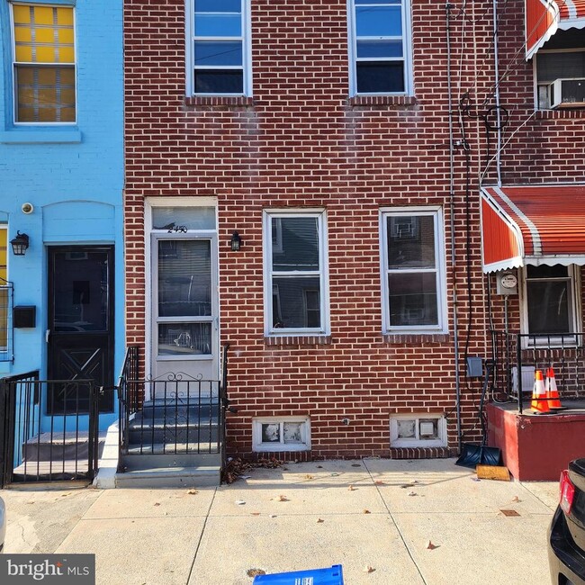 Building Photo - 2450 N Fairhill St