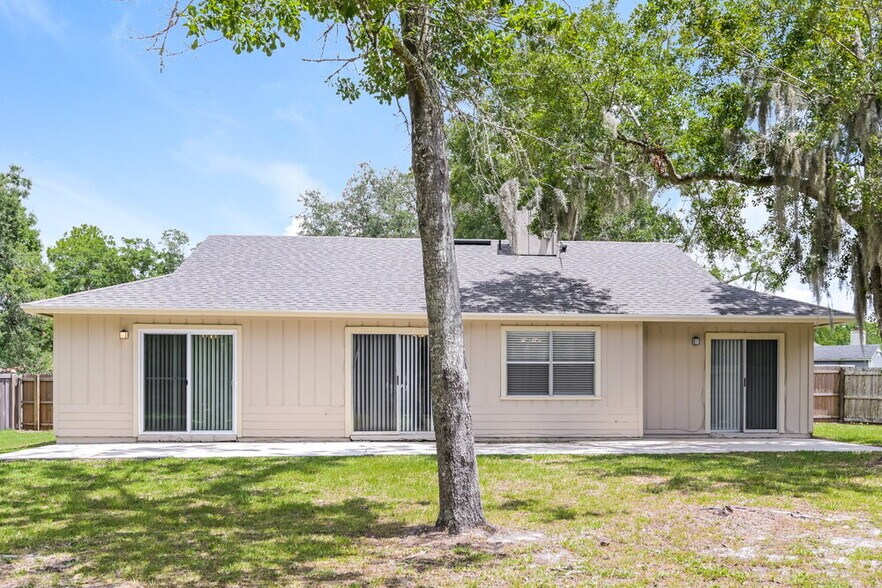 Building Photo - 11846 Marabou Ct N