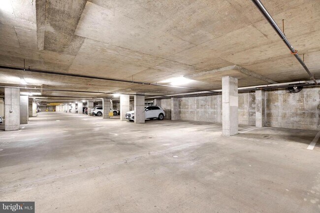 Building Photo - 3600 S Glebe Rd