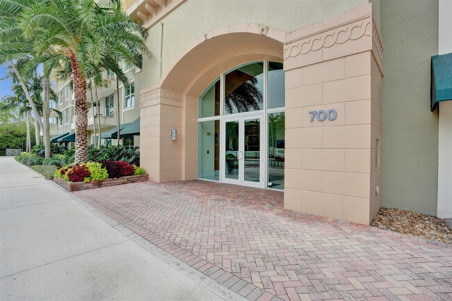 Building Photo - 700 E Boynton Beach Blvd