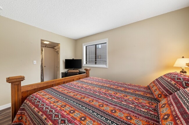 Building Photo - 1016 W Beaver Creek Blvd