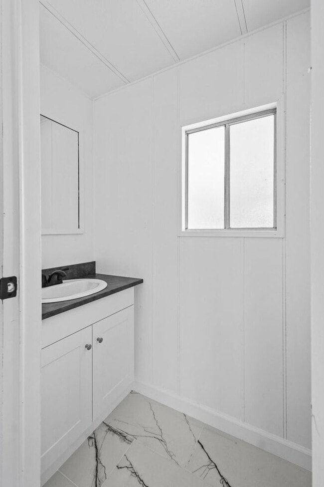 Building Photo - 5055 W. TULARE AVE SP 64 - 2 BEDROOM 1.5 BATH - MANUFACTURED HOME - SW VISALIA