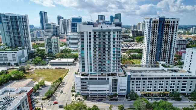 Building Photo - 315 NE 3rd Ave