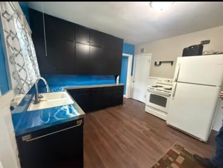 Building Photo - 815 Main St S