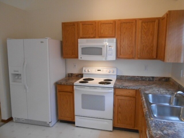 Building Photo - 2093 Brookbank Dr