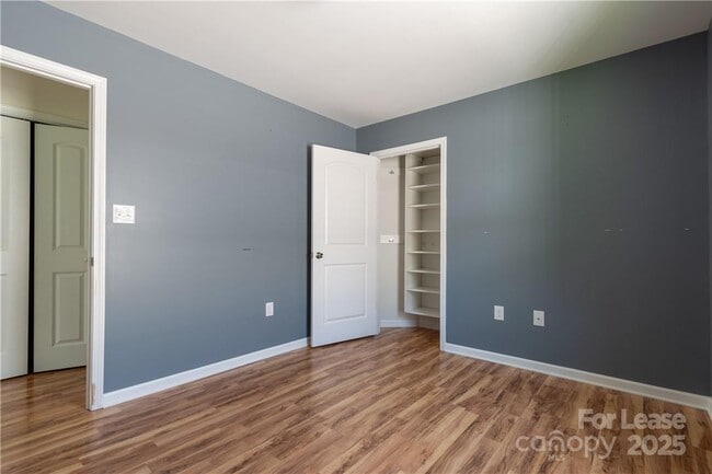 Building Photo - 108 Lookout Point Pl