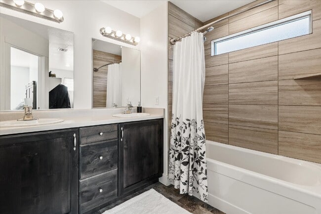 Building Photo - "Charming 4-Bed Retreat with 2.5 Baths in ...