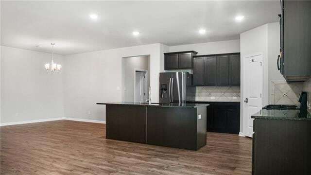 Building Photo - 440 W Lake Dr