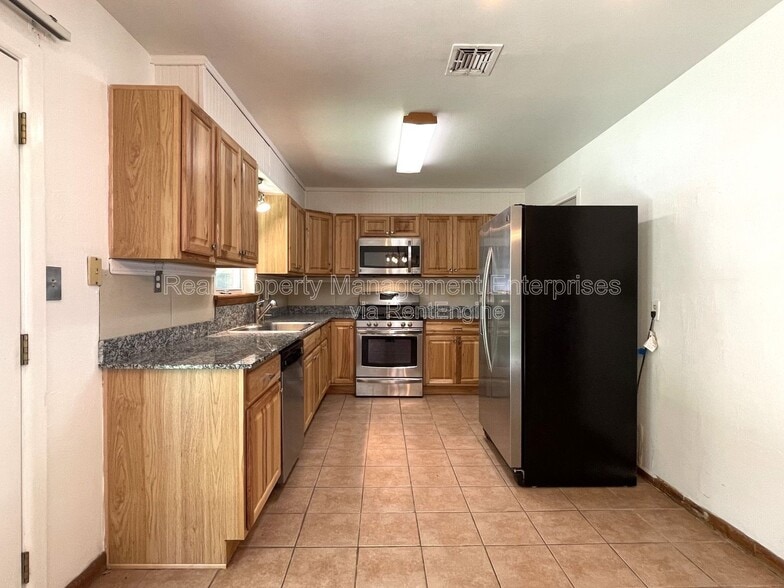 Building Photo - 1817 Hardy Dr