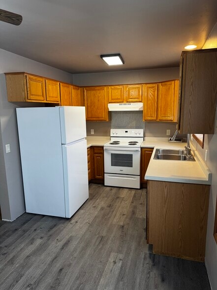 Building Photo - 726 S Main St