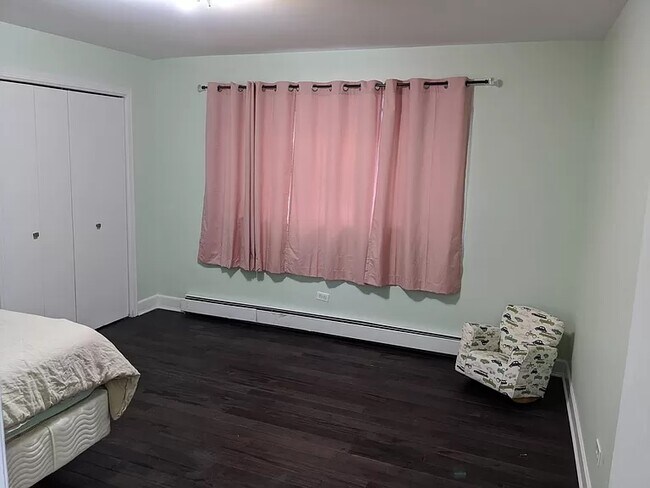 Building Photo - 6013 W Gunnison St