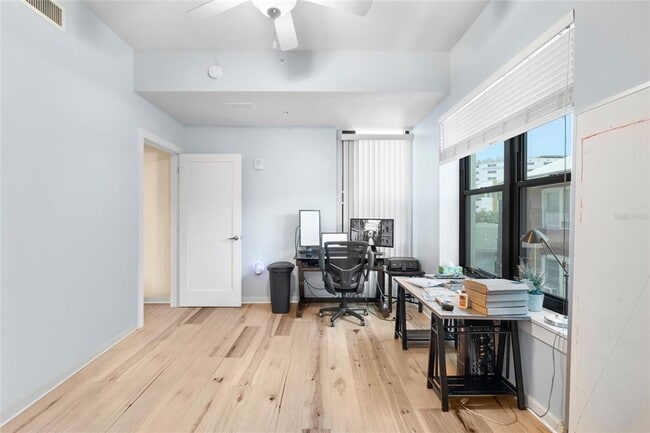 Building Photo - 400 4th Ave S