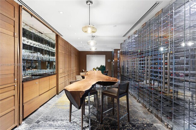 Building Photo - 2711 S Ocean Dr