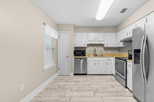 Building Photo - 3030 Blue Pine Ln