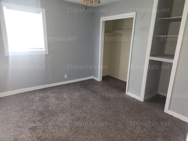 Building Photo - $1,050 3 bedroom / 2 bathroom - Single Family Home