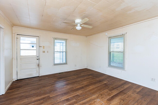 Building Photo - 212 Montgomery Ave