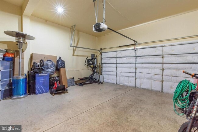 Building Photo - 2136 Sugar Maple Ln