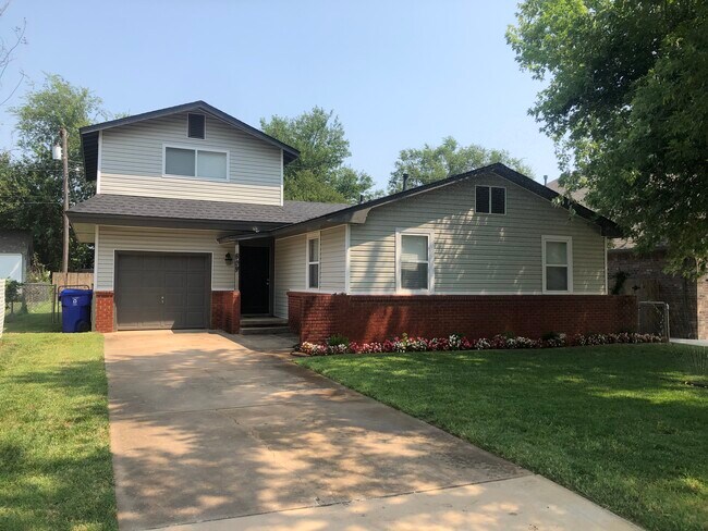 Curb Appeal - 809 E Mosier St