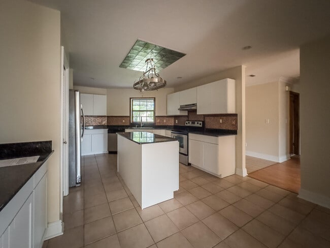 Building Photo - 8072 SW 54th Ct