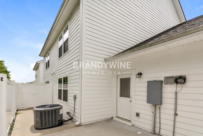 Building Photo - 3218 Clemons Cir