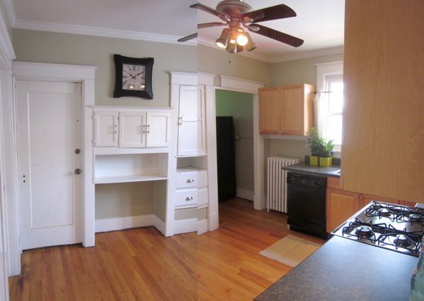 Building Photo - 27 Oakwood St