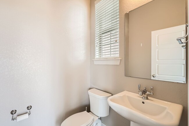 Building Photo - Beautiful- Open Concept - Updated - Main f...