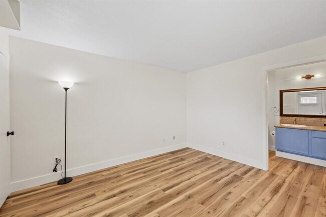 Building Photo - 1705 Crossing Pl