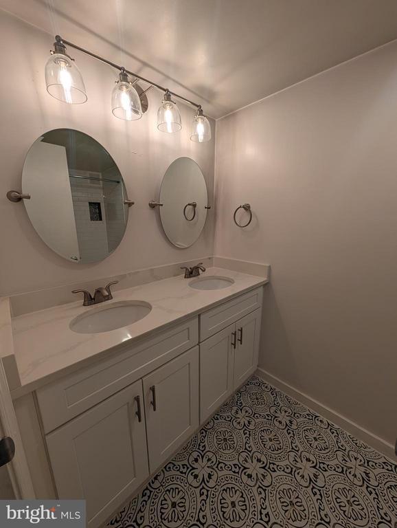 Building Photo - 3320 Hewitt Ave