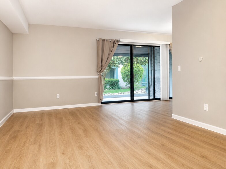 Building Photo - 9797 E Peakview Ave