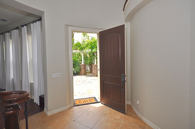 Building Photo - Simply Gorgeous 4+ BR Home with many Amenities!!!