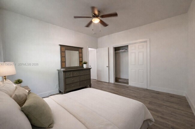 Building Photo - 7421 Carlyle Ave