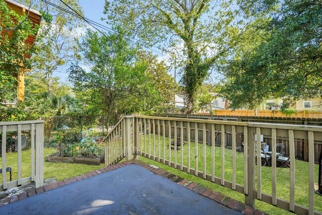 Building Photo - 309 W 33rd St