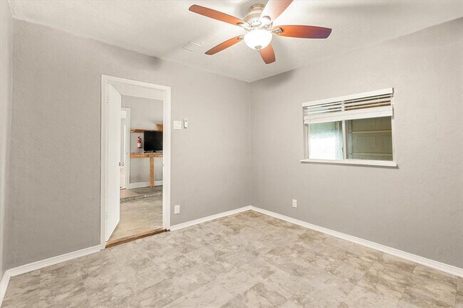 Building Photo - 25706 Glen Loch Dr