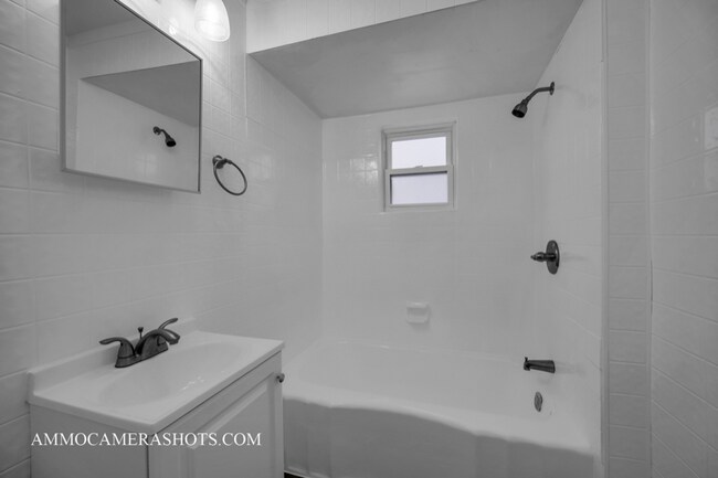 Building Photo - 3508 Sunnyside Ave