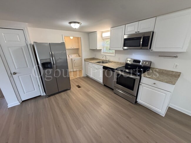 Building Photo - 4905 La Crest Ct
