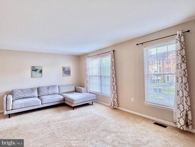 Building Photo - 354 N Barrington Ct