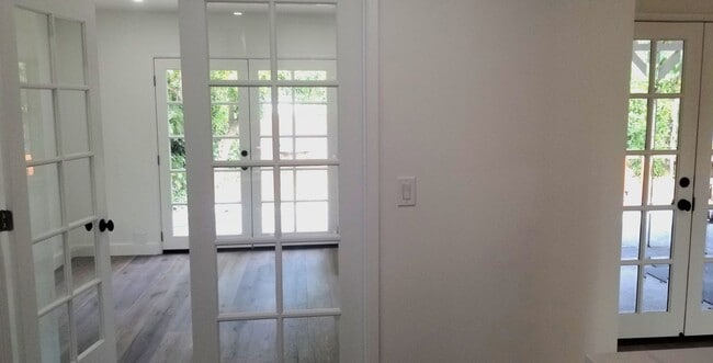 Building Photo - 3 Bedrooms, 2 Baths Remodeled Encino Home ...