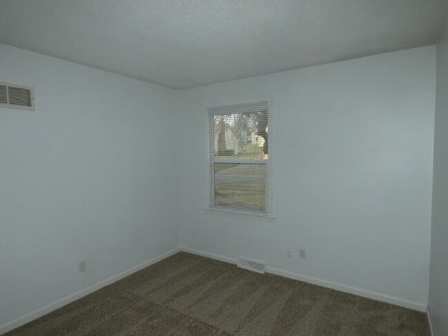 Building Photo - Beautiful Home in North Kansas City School District!