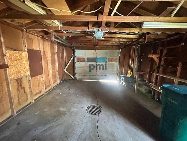 Building Photo - 906 2nd St