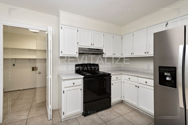 Building Photo - Sweet Cottage-esque 3-Bed 2-Bath in Daphne!