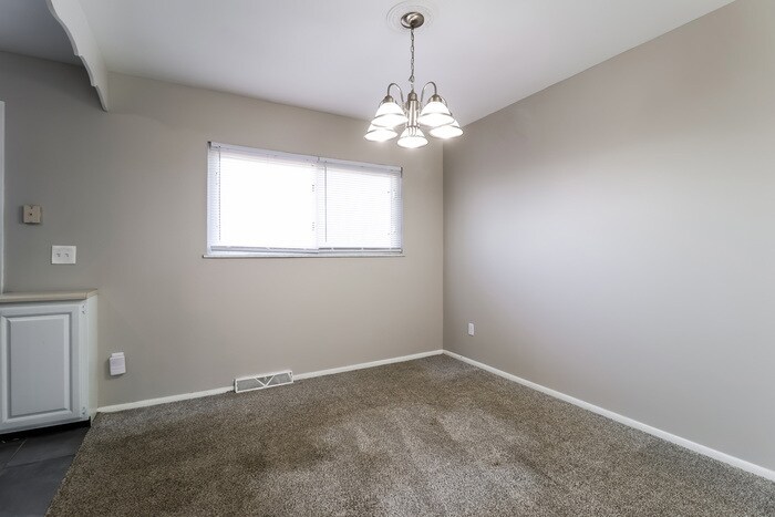 Building Photo - 3832 Elljay Dr